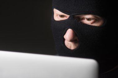 Maskeli hacker