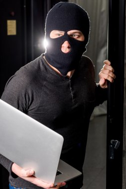 Hacker bir datacenter'ı