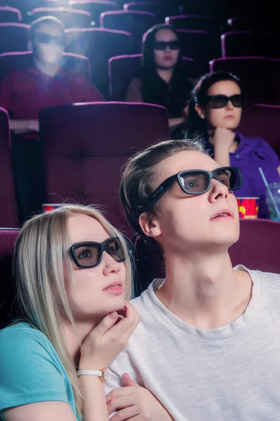 La gente en el cine con gafas 3D — Foto de Stock