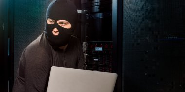 Hacker bir datacenter'ı