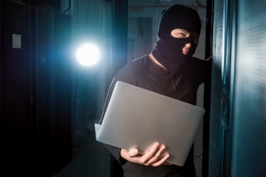 Hacker bir datacenter'ı