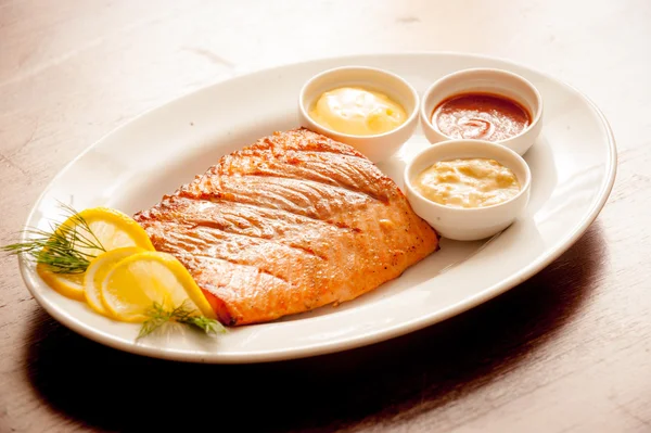 Sadece ızgara somon