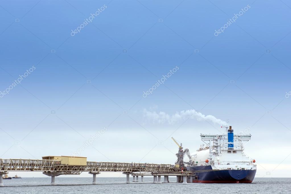 Liquefied natural gas tanker