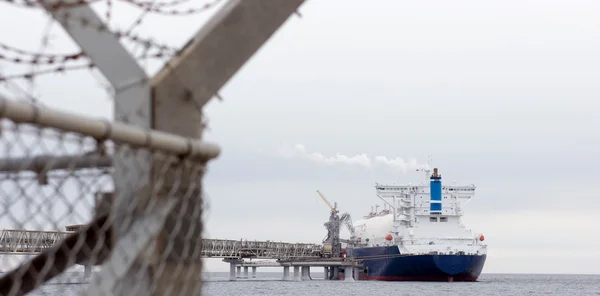 Navio petroleiro de gás natural liquefeito — Fotografia de Stock