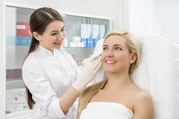 Beauty facial injections — Stock Photo, Image