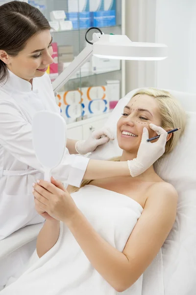 Felice paziente femminile — Foto Stock