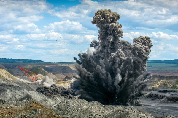 Explosure op open kuil — Stockfoto