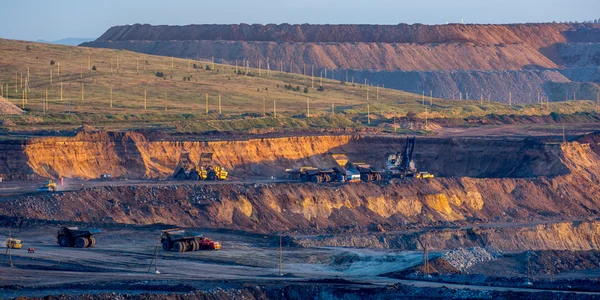 Mineração de carvão em poço aberto — Fotografia de Stock