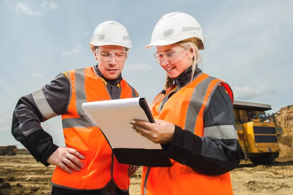 Two people working — Stock Photo, Image