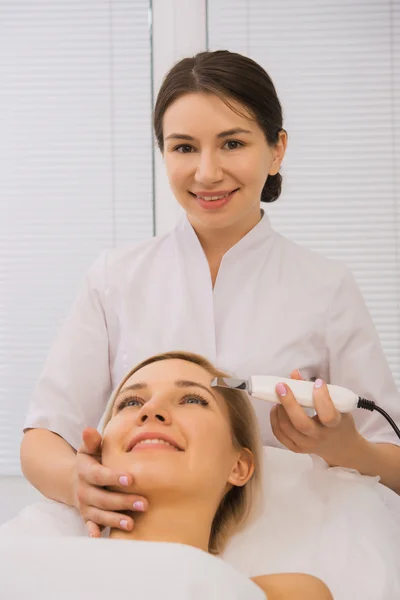 Ultrasound skin peeling — Stock Photo, Image