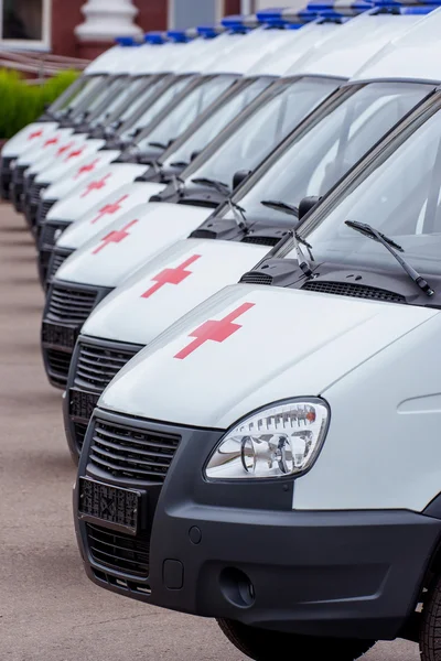 Nuove ambulanze in linea — Foto Stock