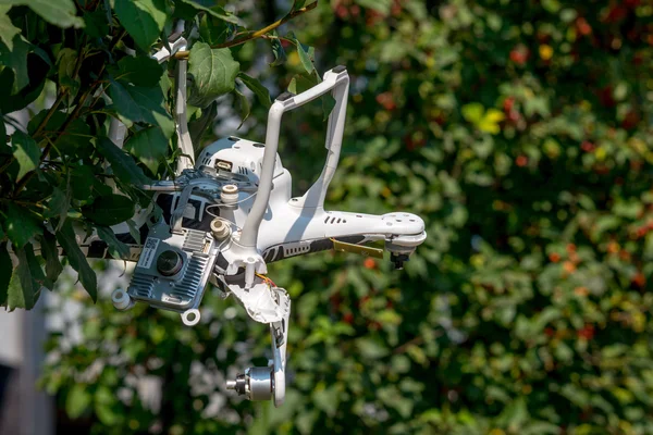 Drohne am Boden abgestürzt — Stockfoto