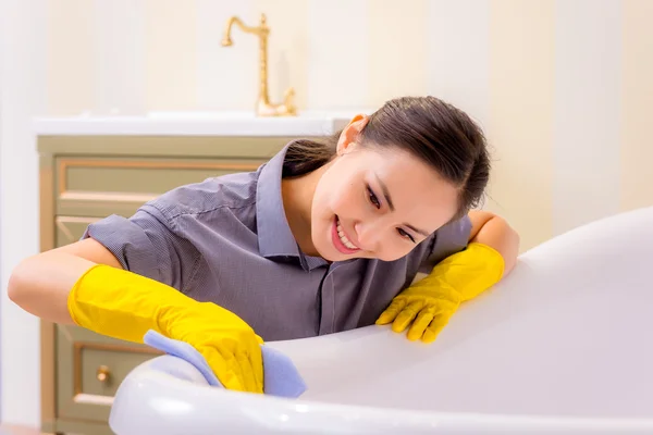 Cleaning in the restroom — Stock Photo, Image