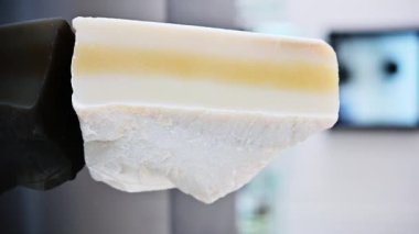 dikey yeşil taş nephrite ürün mücevherleri