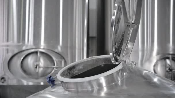 Birra industria acciaio serbatoio produzione bevande alcoliche — Video Stock