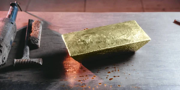Добыча золота слитки желтого литейного металла — стоковое фото