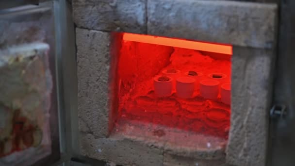 Minería de oro estufa calor derretimiento puerta minería — Vídeos de Stock