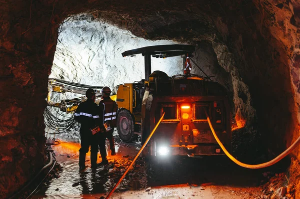 Équipement de tunnel d'extraction d'or alésage mine de forage Photo De Stock