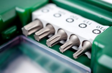 Tornavida bit bir dizi