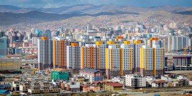 Ulan Batur dan dağ Zaisan görünümünü