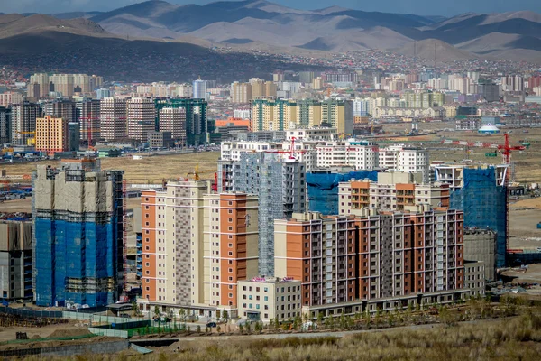 Ulan Batur dan dağ Zaisan görünümünü