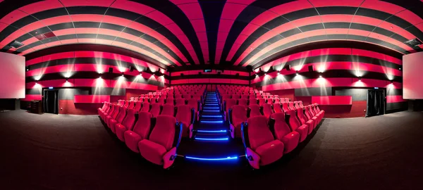 Sinemada boş rahat kırmızı koltuklar