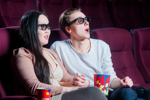 La gente en el cine con gafas 3D — Foto de Stock