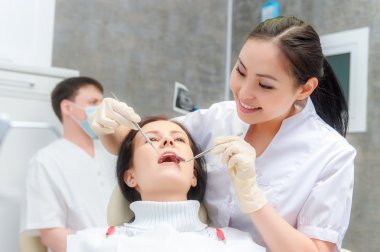 Açık ağız ile Bayan hasta