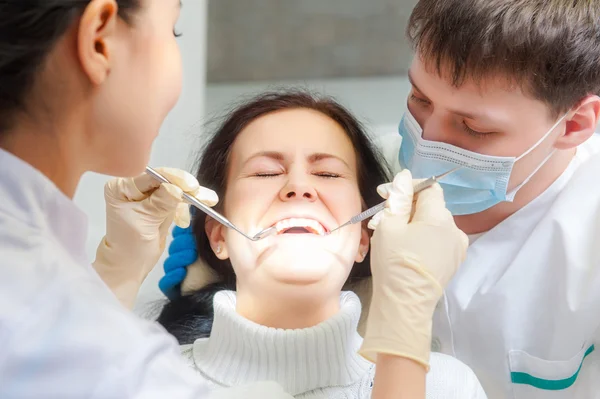 Paziente femminile con bocca aperta — Foto Stock