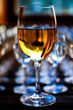 Bardak votka ahşap tablo