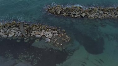 Rocky Deniz Burnu Pürüzsüz Hava Hareketiyle Ortaya Çıktı