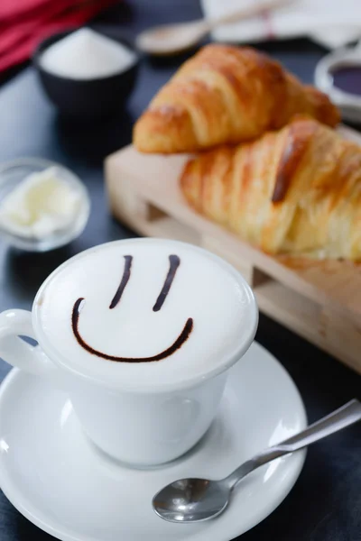 Desayuno diseño cappuccino - sonrisa —  Fotos de Stock