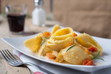 Conchiglie kabak'ın krema ile