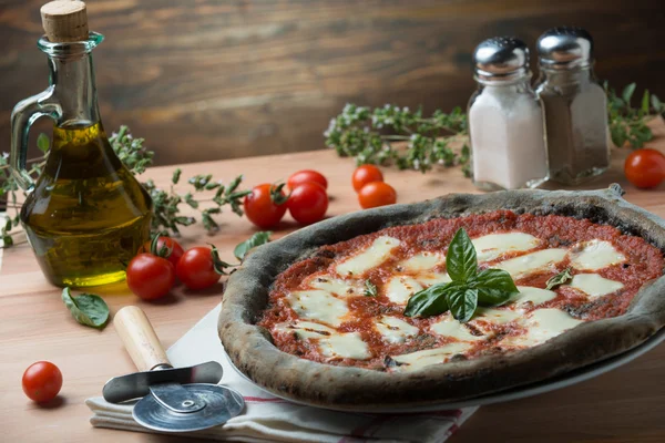 Actieve kool pizza — Stockfoto