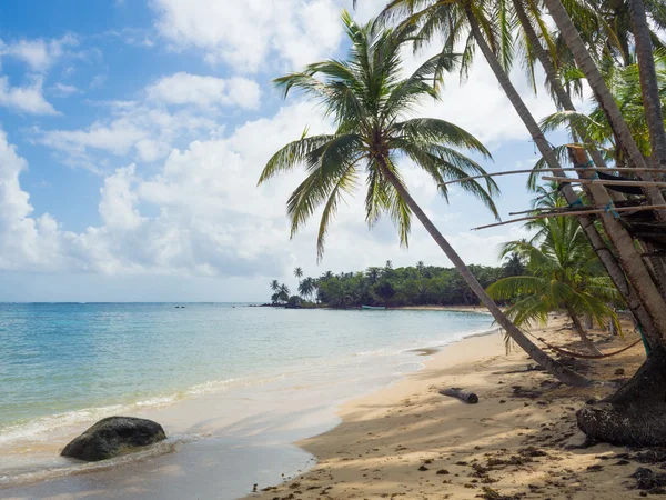 Tropisch strand ontspannen — Stockfoto