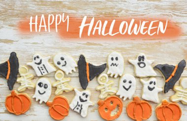Cadılar Bayramı Jack o Lantern kurabiyeleri, balkabağı, hayalet, siyah kedi, cadı şapkası. Hile veya Tedavi arka planı
