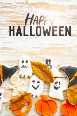 Cadılar Bayramı Jack o Lantern kurabiyeleri, balkabağı, hayalet, siyah kedi, cadı şapkası. Hile veya Tedavi arka planı