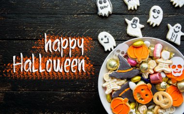 Bir kase çikolata ve şeker, Cadılar Bayramı Jack o Lantern kurabiyeleri - taze Cadılar Bayramı balkabağı, kabak, kabak, kabak ya da Cadılar Bayramı kartı geçmişi