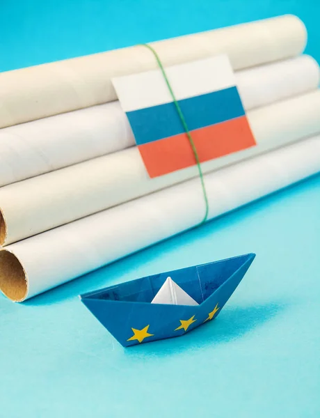 Papírový Člun Plynovody Vlajka Ruska Německa Evropské Unie Abstraktní Vize — Stock fotografie