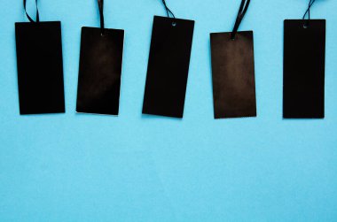 Kağıt torbalı bilet etiketi, Kara Cuma veya siber pazartesi alışverişi - çevrimiçi alışveriş kavramı