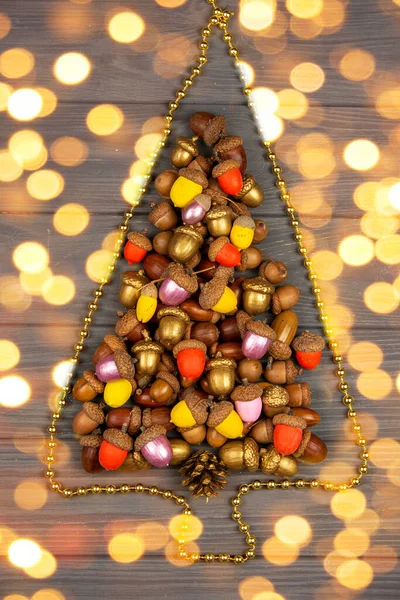 Vánoční Stromek Barevných Žalud Řemeslná Pohlednice Veselé Vánoce Silvestrovská Pohlednice — Stock fotografie