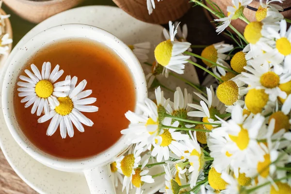 Kräuterkamillentee Und Margeritenblüten Ärztliche Behandlung Und Prävention Des Immunkonzepts Medizin — Stockfoto