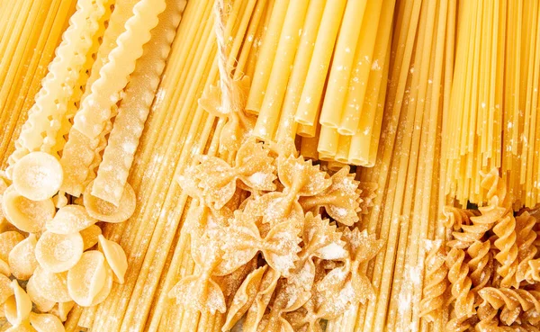 Variedad Tipos Formas Pasta Italiana Cruda Espaguetis Fondo Tradicional Comida — Foto de Stock