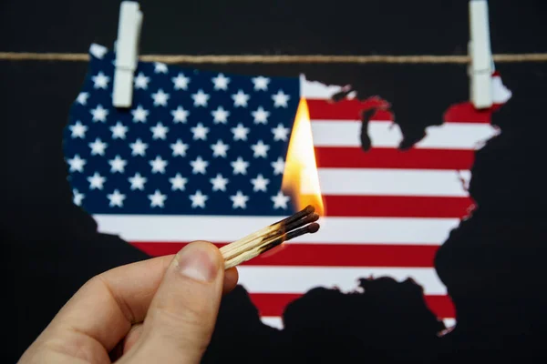 Karta Över Amerika Usa Brinnande Match Som Symbol För Anstiftan — Stockfoto