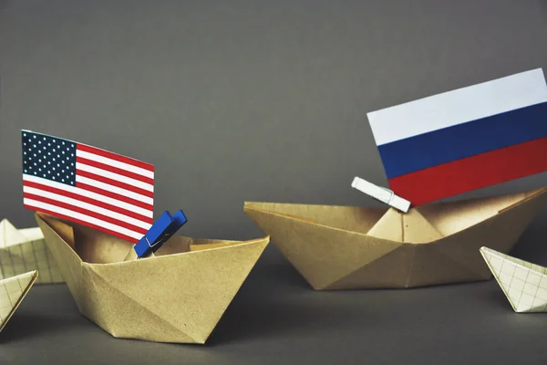 Navire Papier Avec Des Drapeaux Des Etats Unis Russie Conflit — Photo