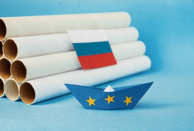 Soyut görüş Nord Stream 2 ABD yaptırımı, doğalgaz boruları ve Rusya bayrağı, Almanya