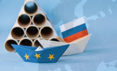 Soyut görüş Nord Stream 2 ABD yaptırımı, doğalgaz boruları ve Rusya bayrağı, Almanya