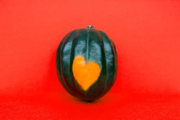 Zielona Dynia Plama Kształcie Serca Naturalny Unikalność Znak Miłości — Zdjęcie stockowe