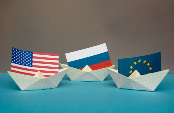 Navire Papier Avec Drapeau National Amérique États Unis Russie Europe — Photo