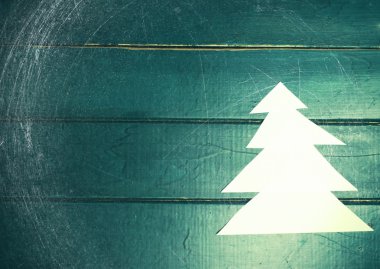 Mavi ahşap zemin üzerine kağıt Noel ağacı. Yeni Yılınız Kutlu Olsun